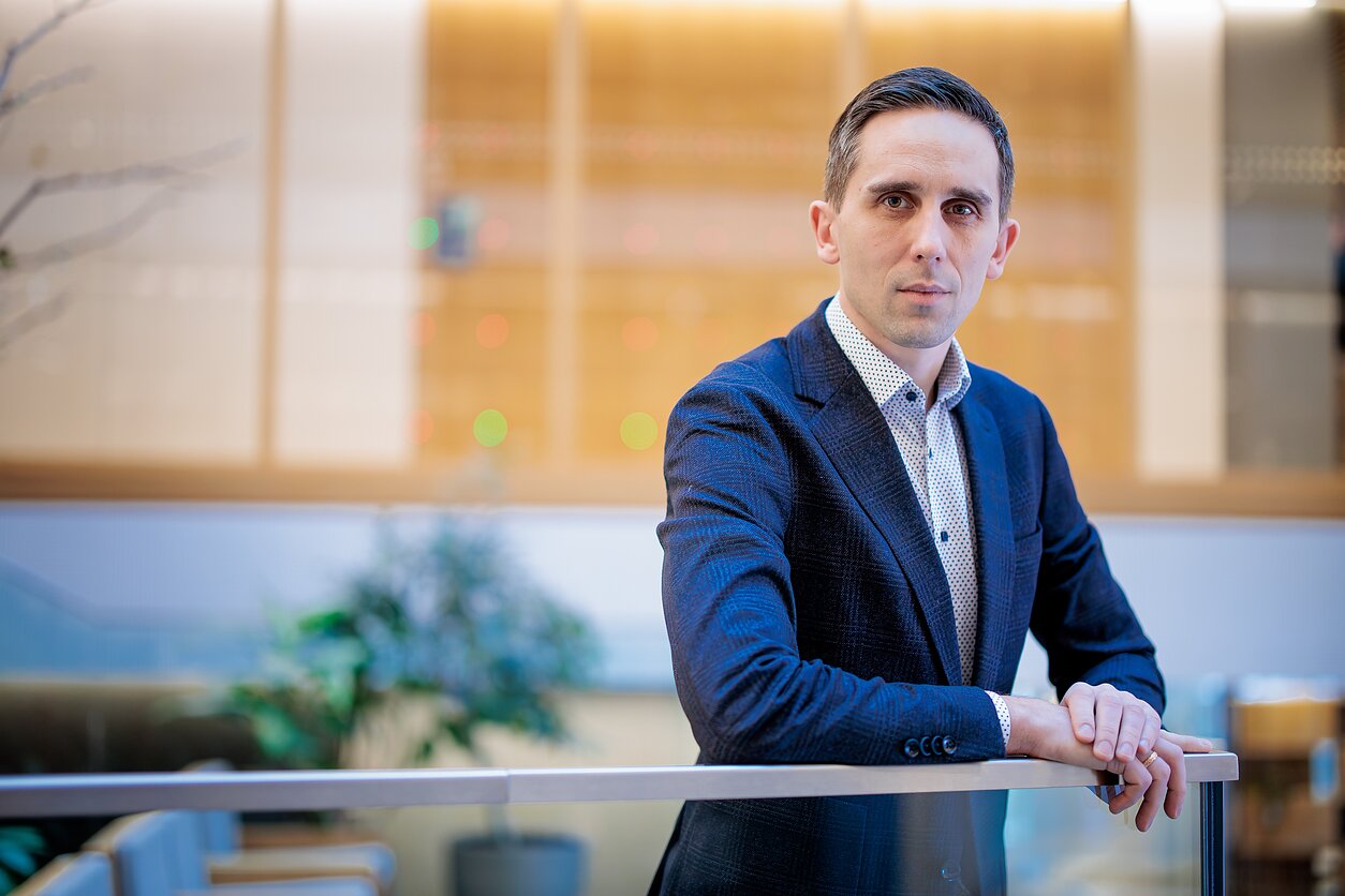 Tadas Povilauskas. Kitų metų vidutinio darbo užmokesčio prognozė mažėja