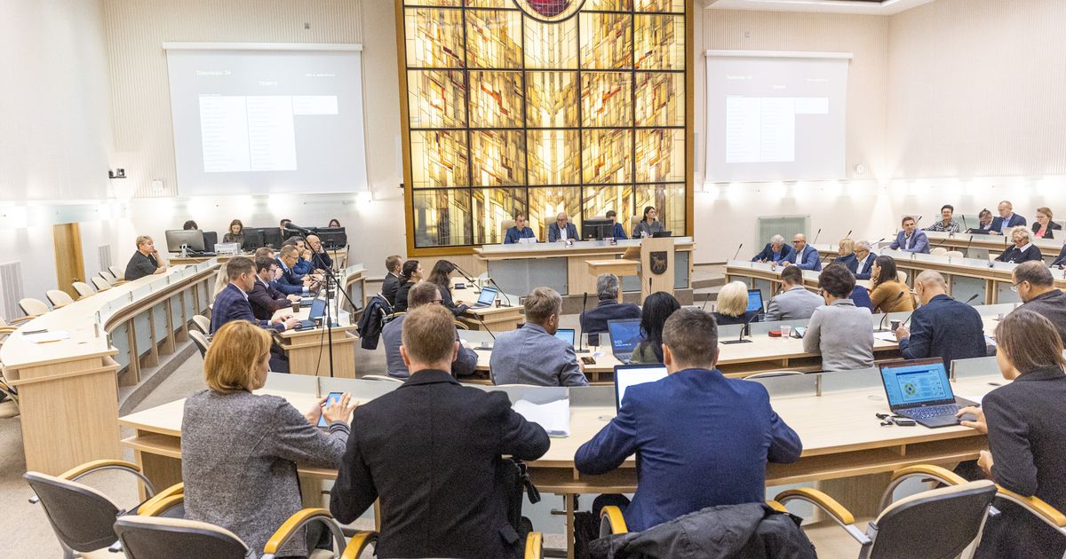 Kauno taryba tylos minute pagerbė karo Ukrainoje aukas