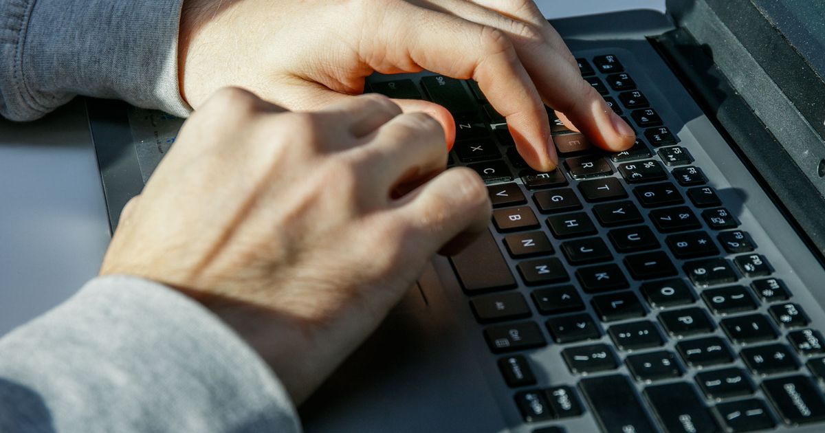 NKSC fiksuoja augantį atsparumą – darbuotojai vis dažniau demaskuoja sukčius